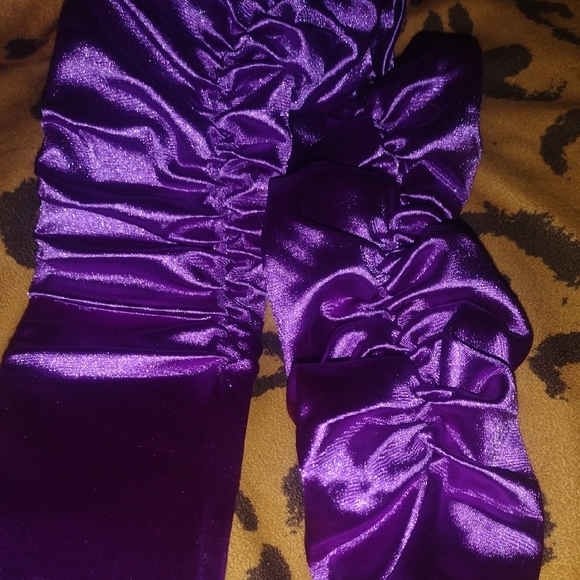 Elegant Purple Satin Scarf and Gloves Set - Picture 3 of 5